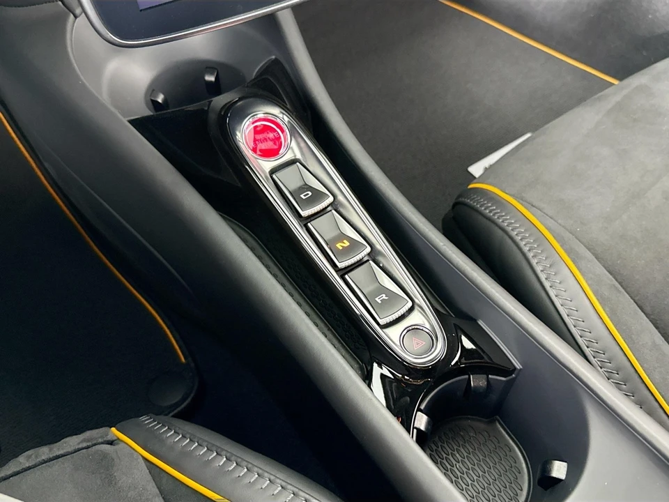 2023 McLaren Artura - Image 18 of 31