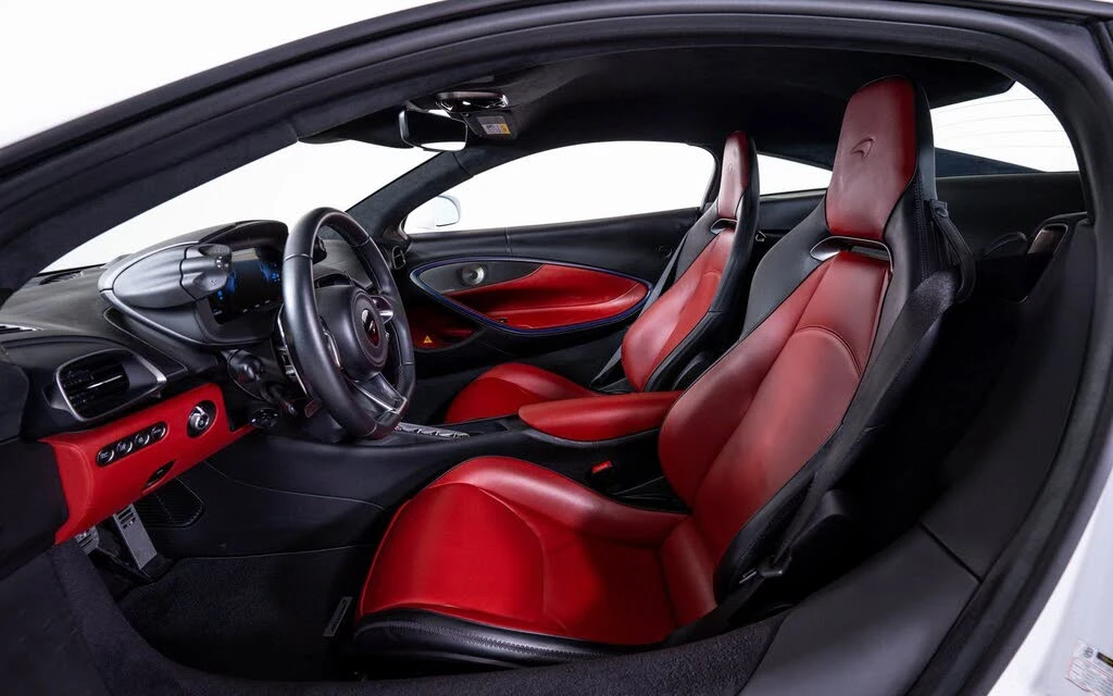 2023 McLaren Artura - Image 17 of 20
