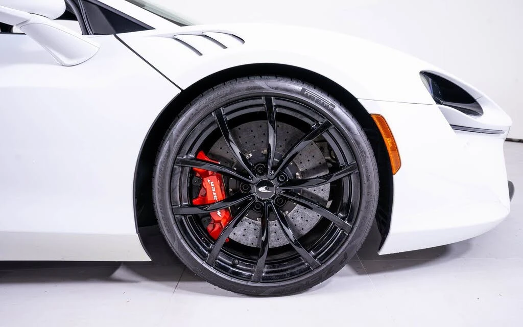 2023 McLaren Artura - Image 15 of 20