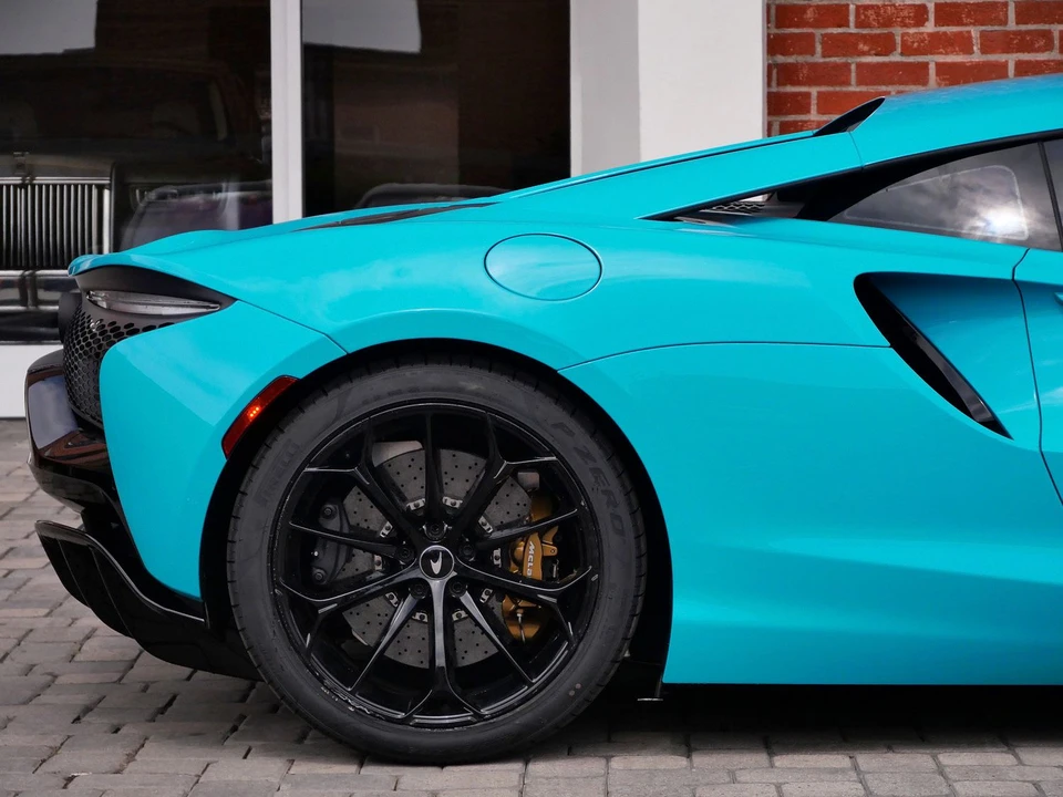 2023 McLaren Artura - Image 14 of 24