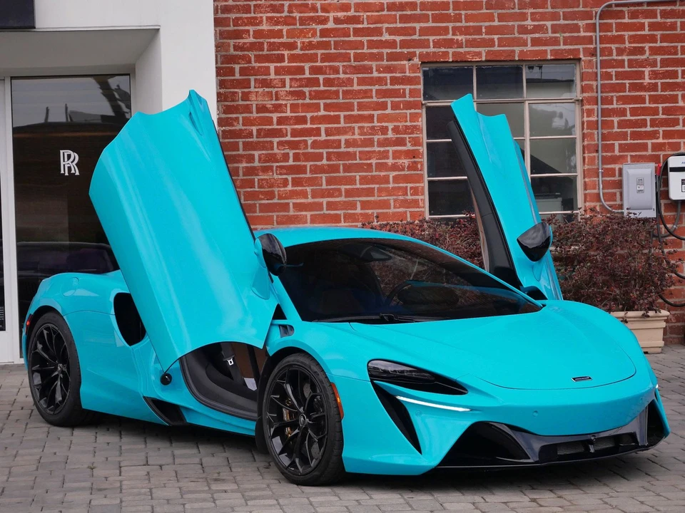 2023 McLaren Artura - Image 15 of 24