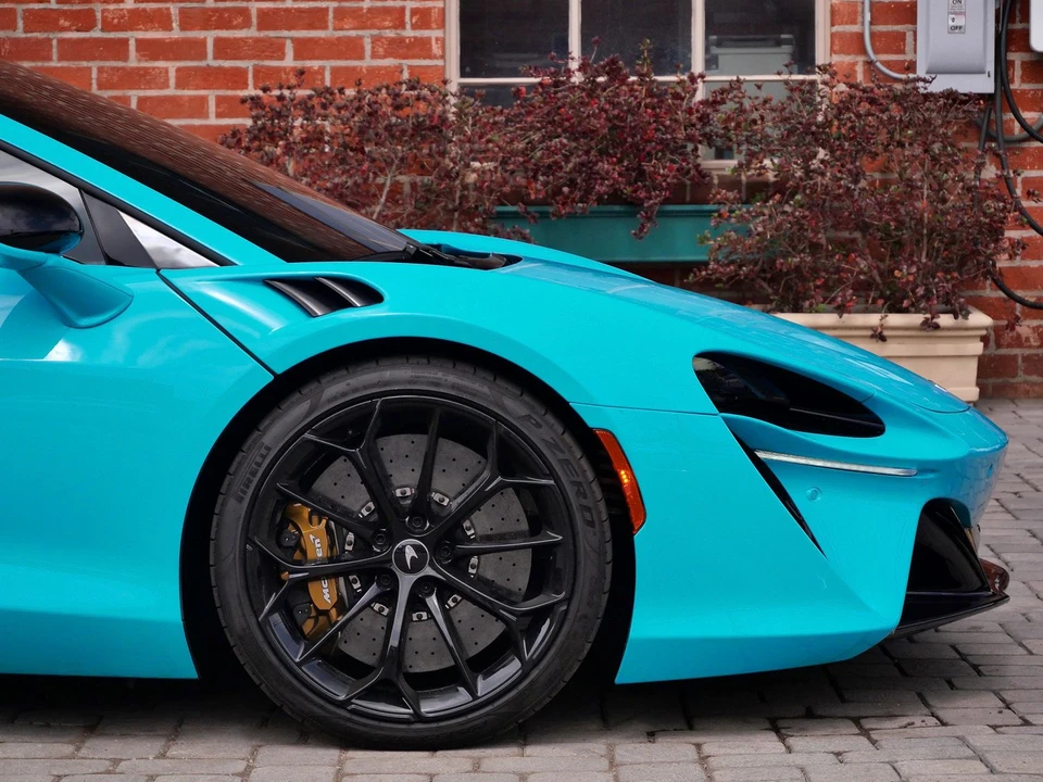 2023 McLaren Artura - Image 7 of 24