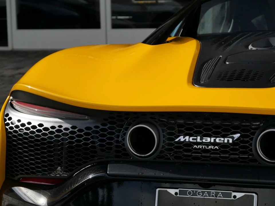 2023 McLaren Artura - Image 16 of 23