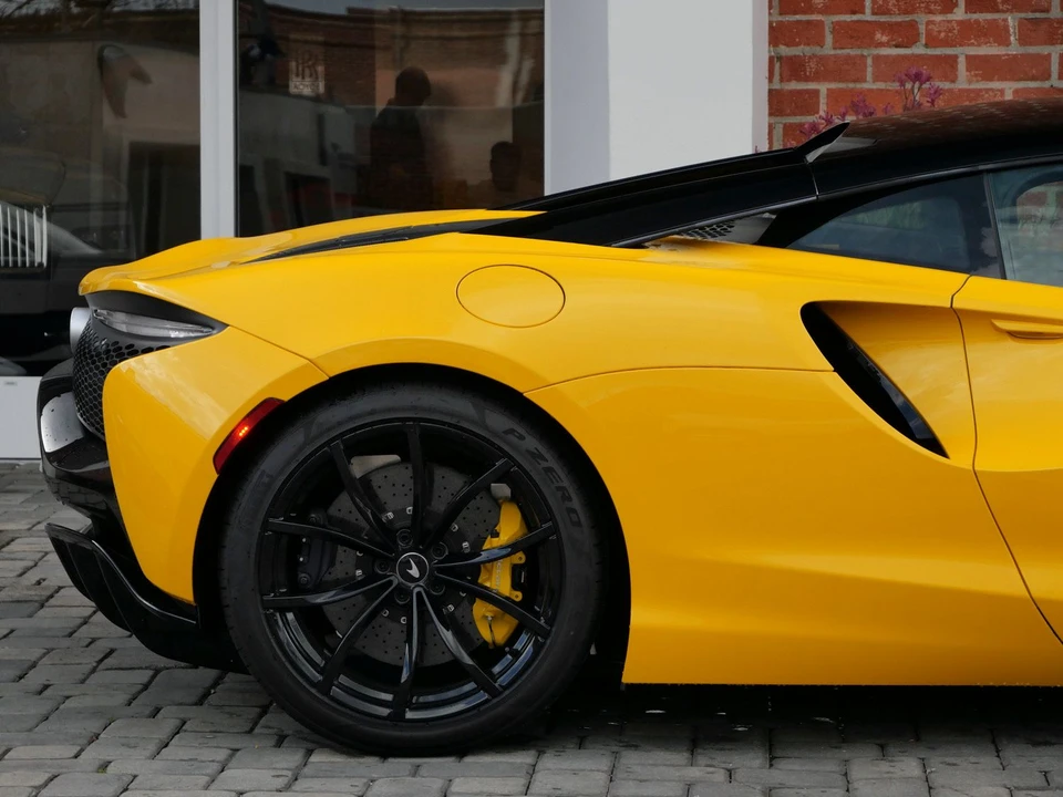 2023 McLaren Artura - Image 15 of 23
