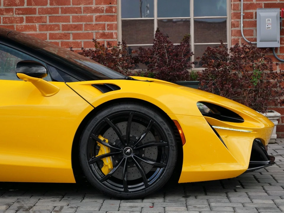 2023 McLaren Artura - Image 7 of 23