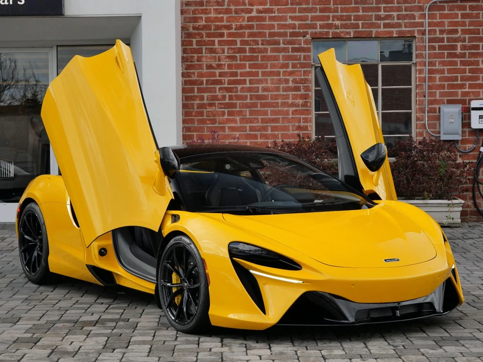 2023 McLaren Artura - Image 14 of 23
