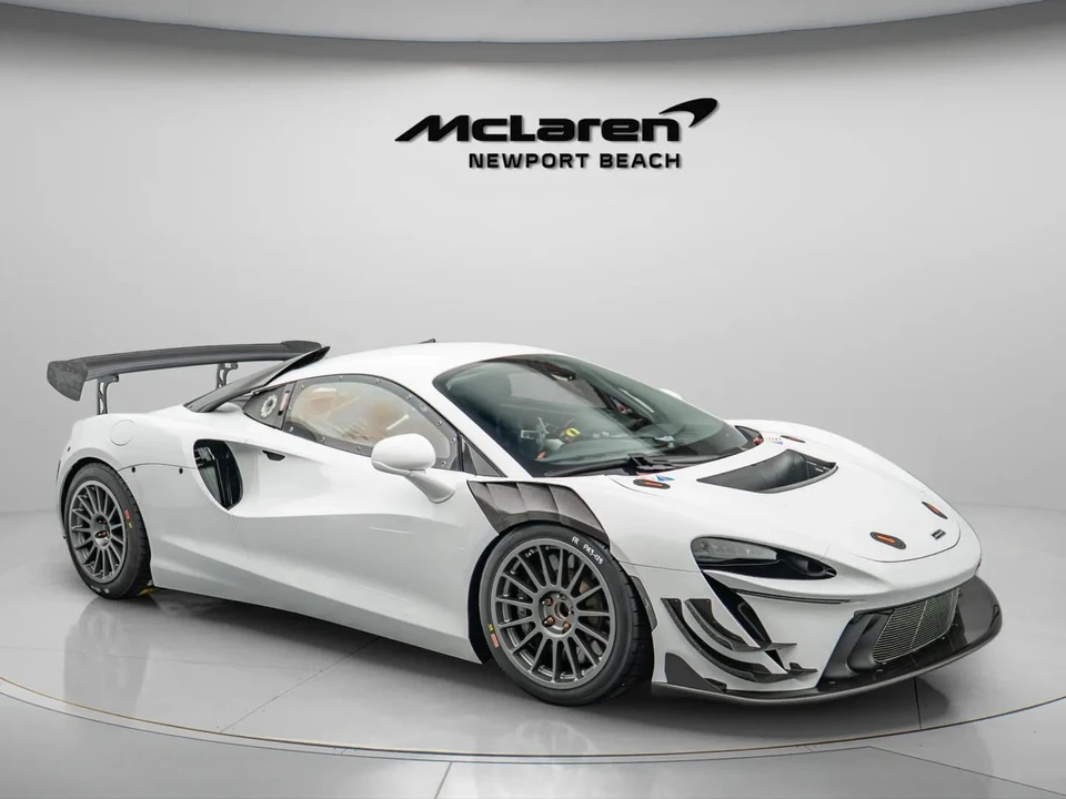 2023 McLaren Artura - Image 2 of 2