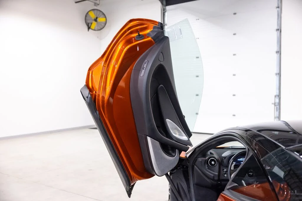 2023 McLaren GT - Image 28 of 31