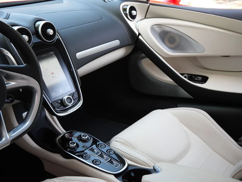2023 McLaren GT - Image 17 of 25