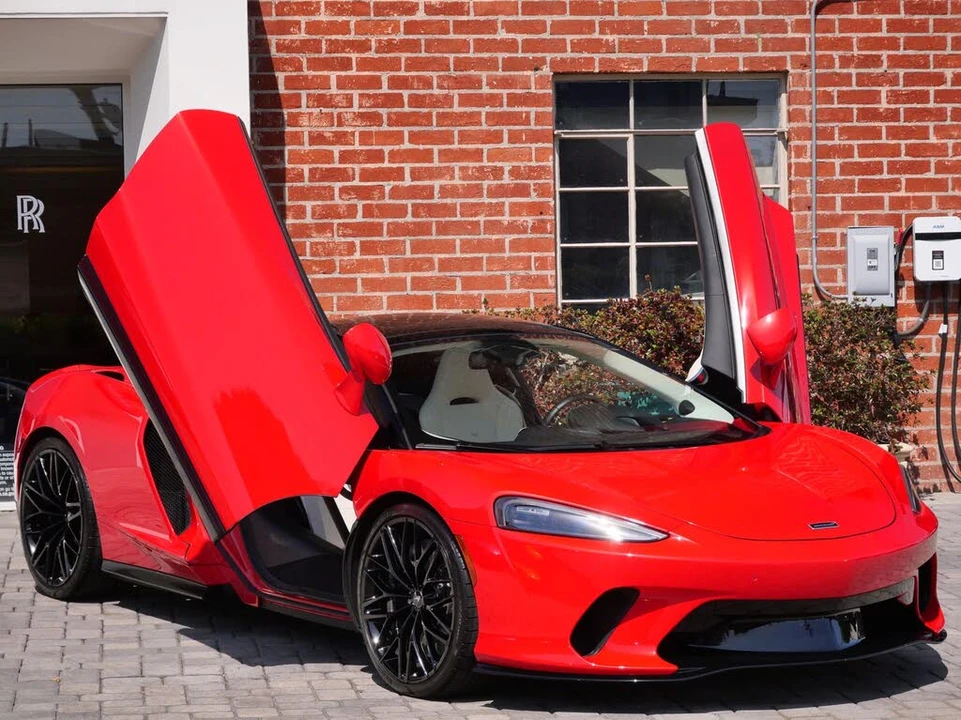 2023 McLaren GT - Image 15 of 25