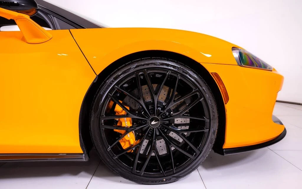 2023 McLaren GT - Image 16 of 24