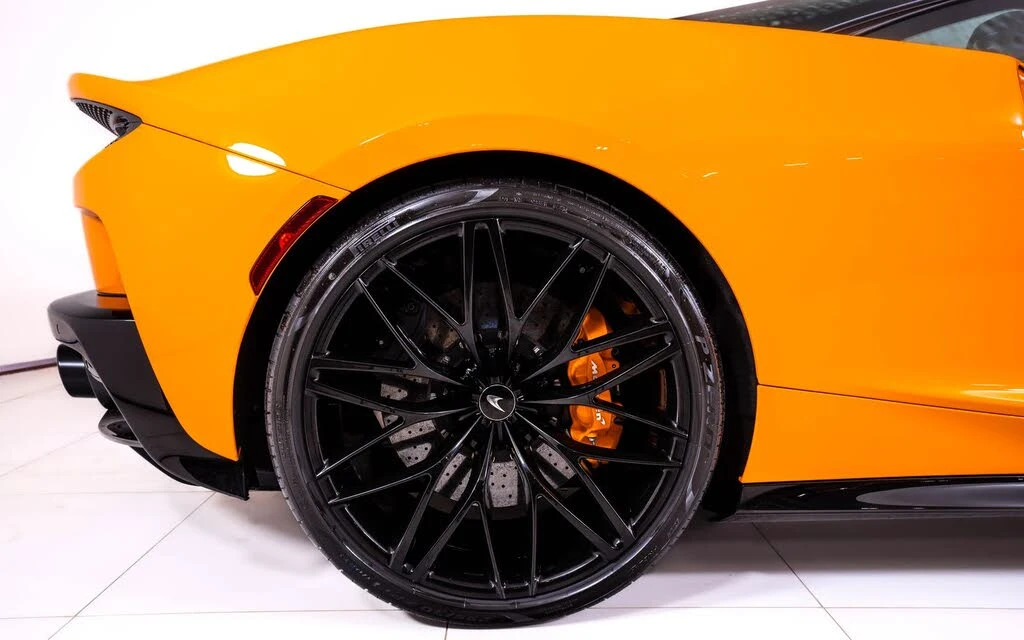 2023 McLaren GT - Image 15 of 24