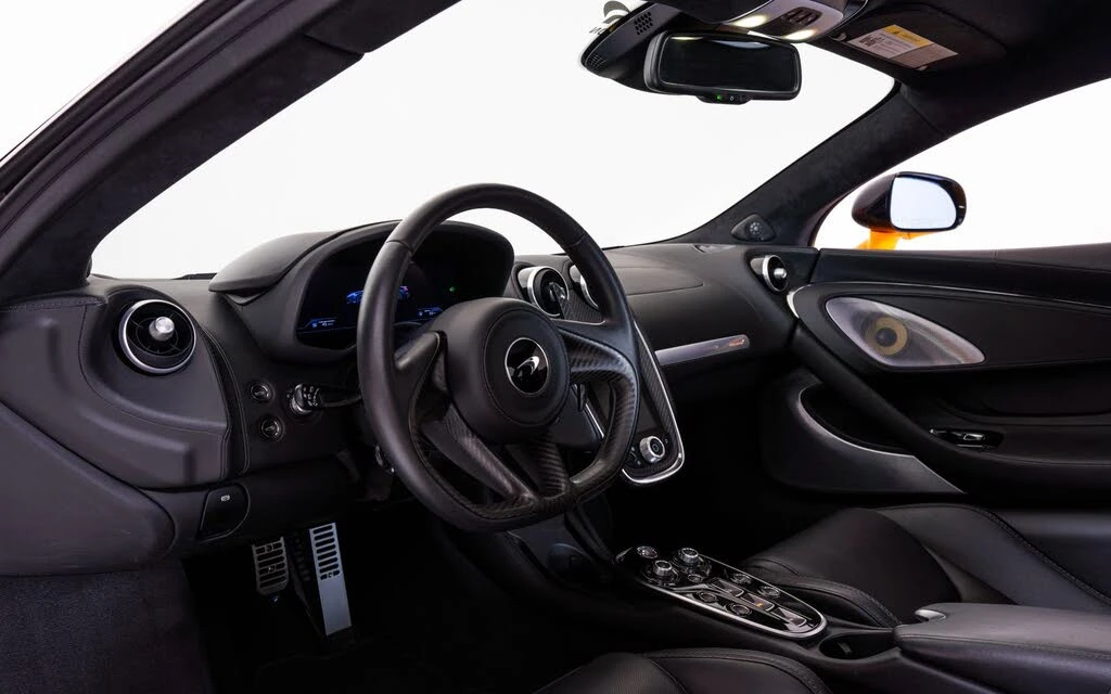 2023 McLaren GT - Image 17 of 24