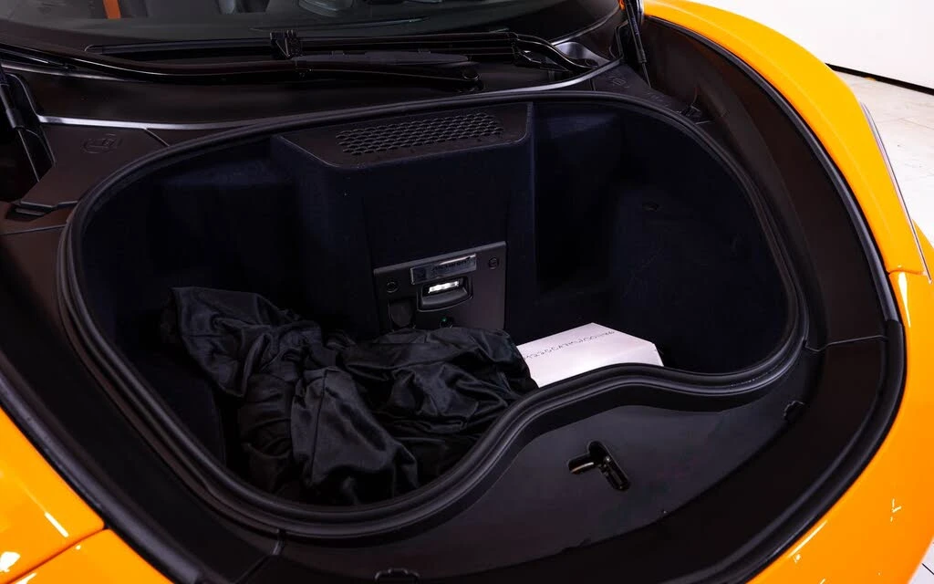 2023 McLaren GT - Image 24 of 24
