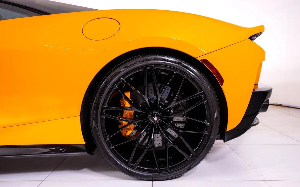 2023 McLaren GT - Image 14 of 24