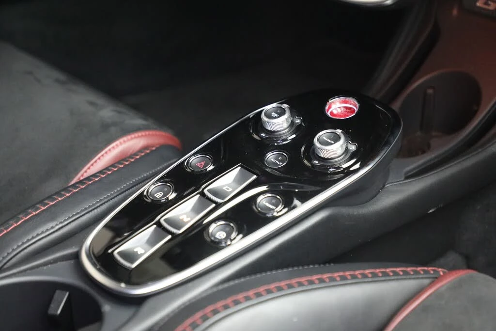 2023 McLaren GT - Image 28 of 31