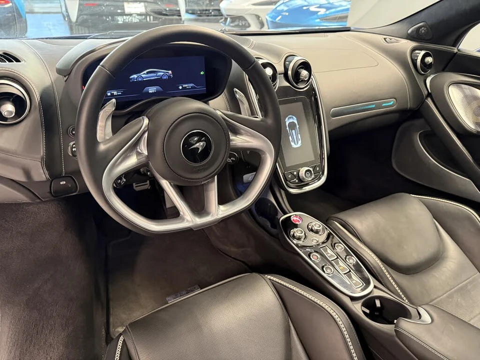 2023 McLaren GT - Image 10 of 17