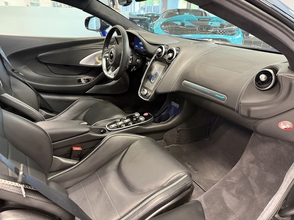 2023 McLaren GT - Image 13 of 17