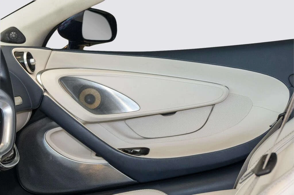 2023 McLaren GT - Image 13 of 31