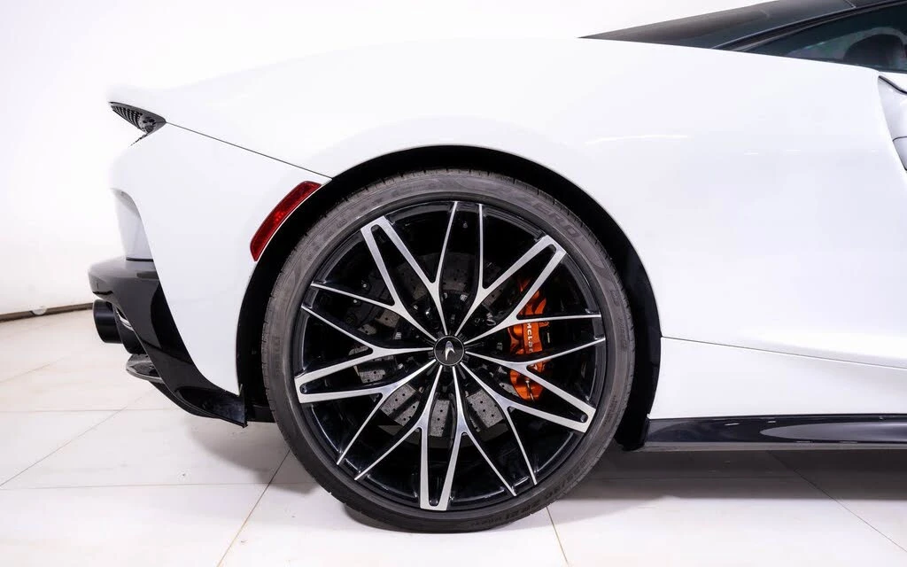 2023 McLaren GT - Image 15 of 22