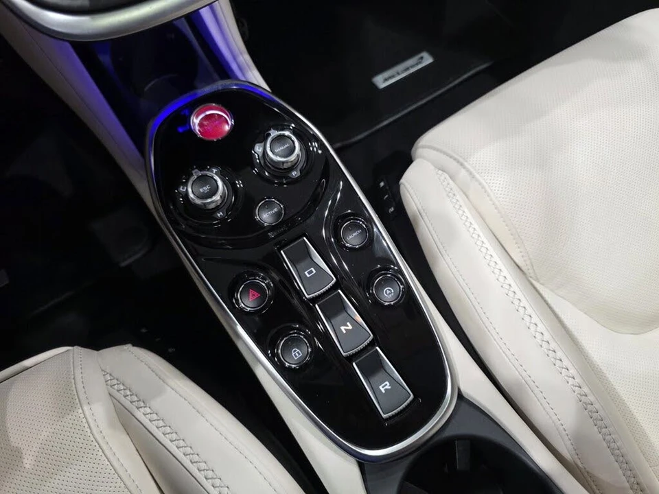 2023 McLaren GT - Image 15 of 26