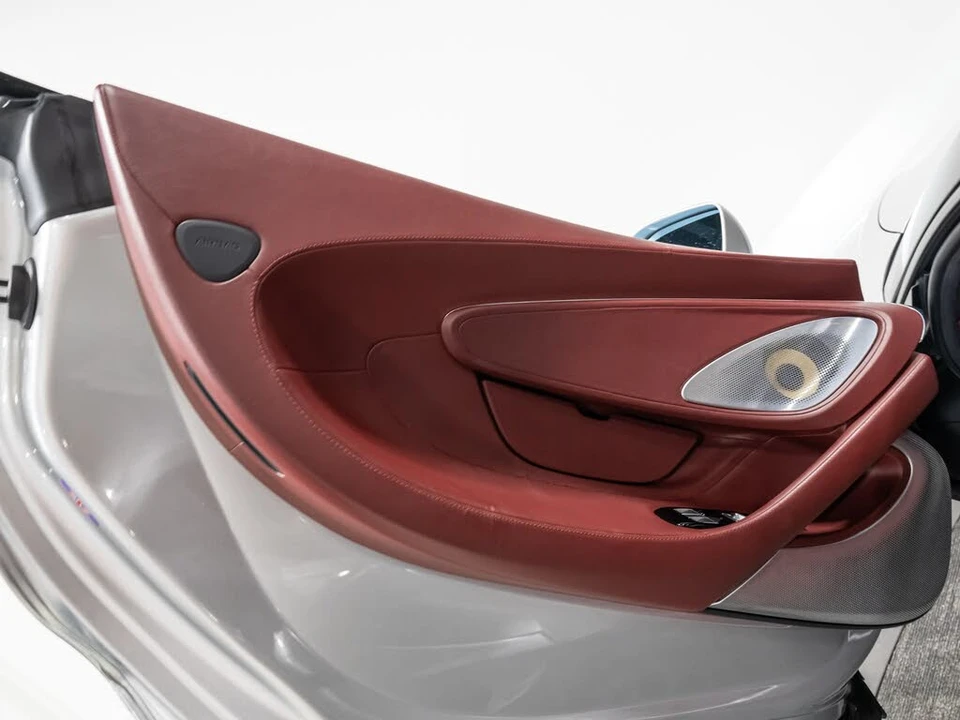 2023 McLaren GT - Image 29 of 31