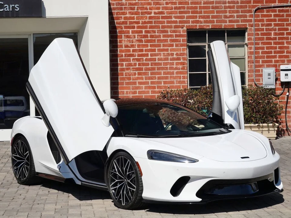 2023 McLaren GT - Image 15 of 25