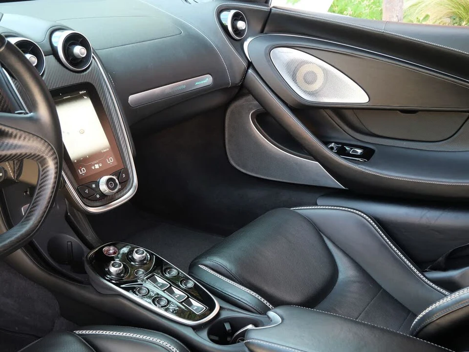 2023 McLaren GT - Image 17 of 25