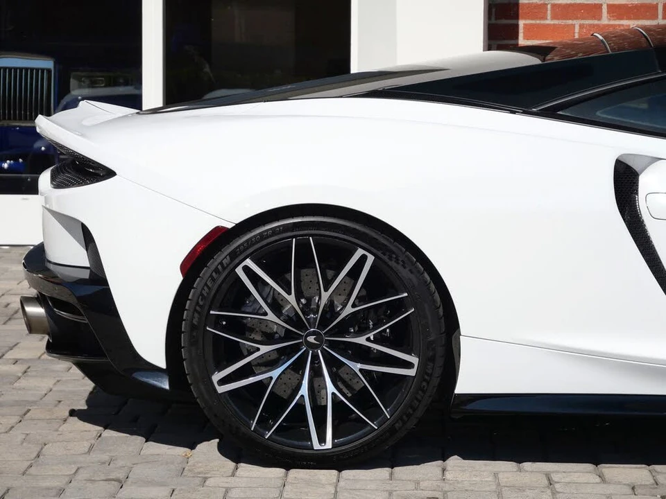 2023 McLaren GT - Image 14 of 25