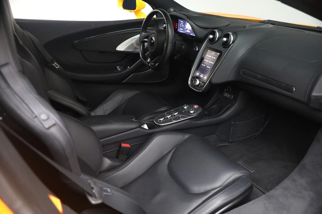 2023 McLaren GT - Image 17 of 31