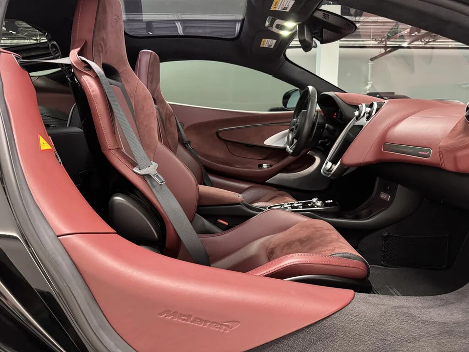 2023 McLaren GT - Image 16 of 18