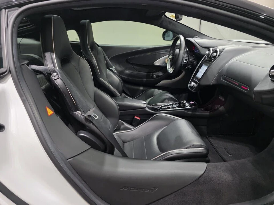 2023 McLaren GT - Image 19 of 24