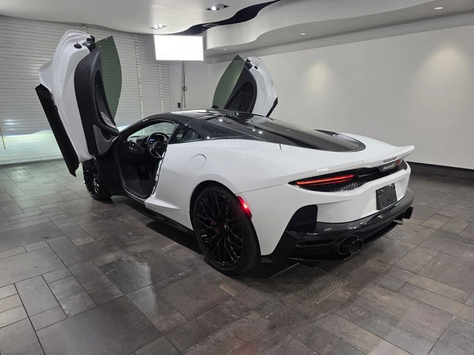 2023 McLaren GT - Image 22 of 24