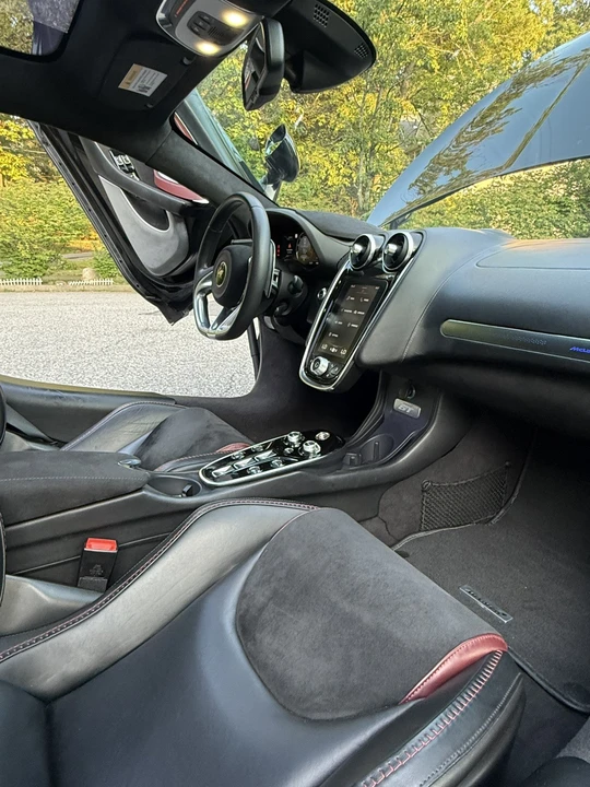 2023 McLaren GT - Image 17 of 25