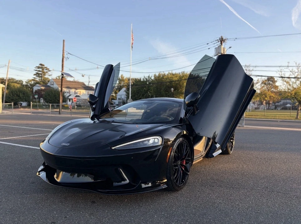 2023 McLaren GT - Image 2 of 27