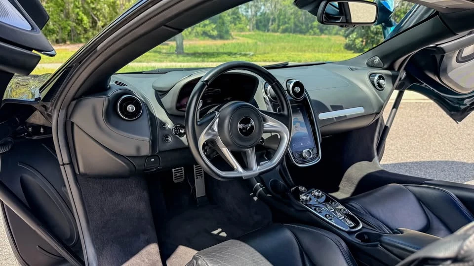 2023 McLaren 570GT - Image 11 of 20