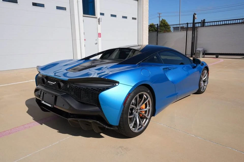 2023 McLaren - Image 9 of 20