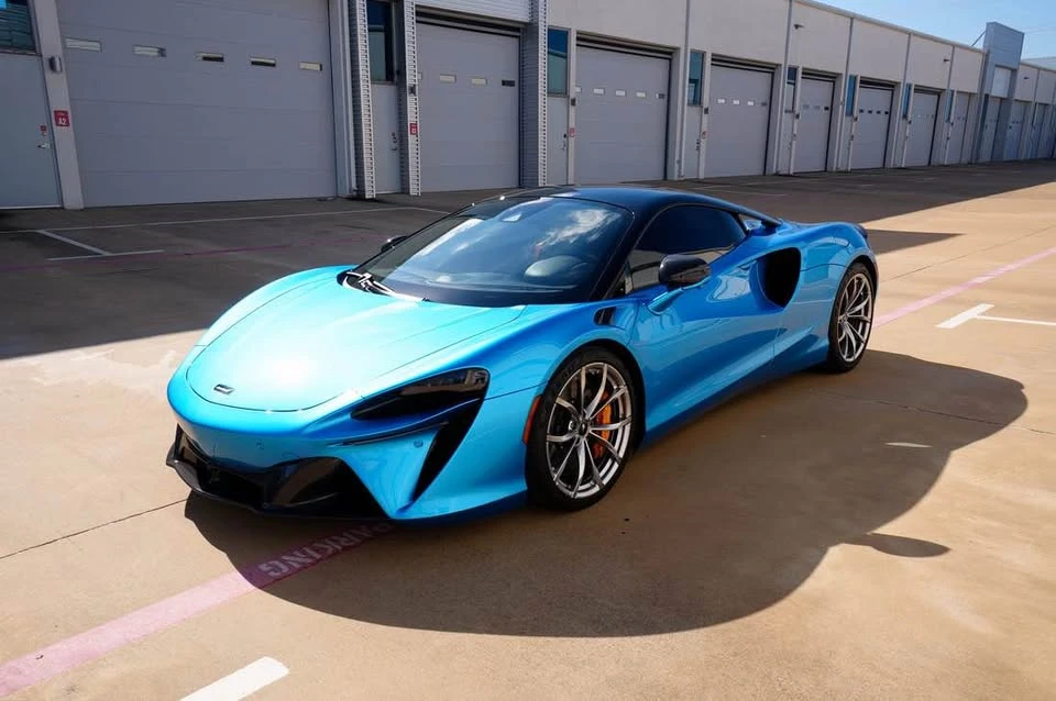 2023 McLaren - Image 3 of 20