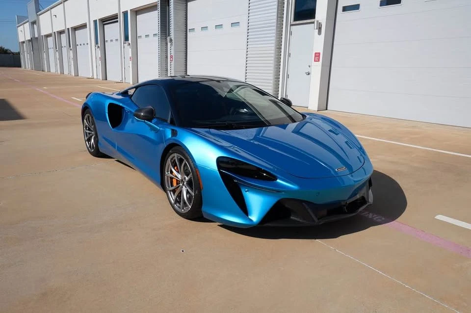 2023 McLaren - Image 2 of 20