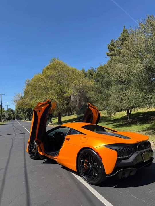2023 McLaren Artura - Image 4 of 8