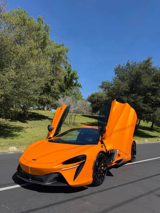 2023 McLaren Artura - Image 3 of 8