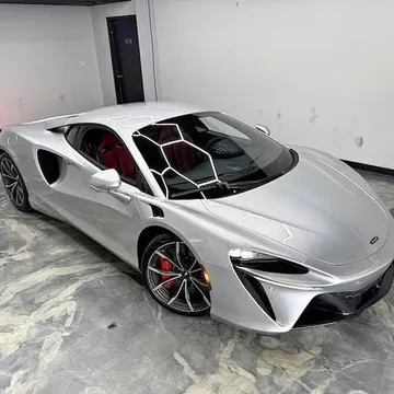 2023 McLaren Artura