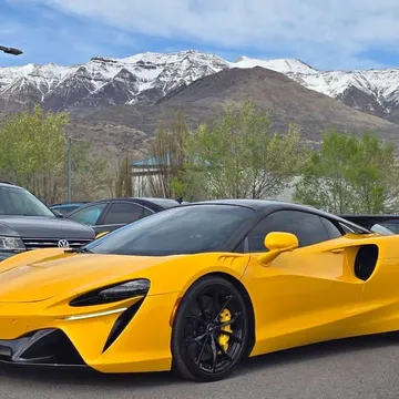 2023 McLaren Artura