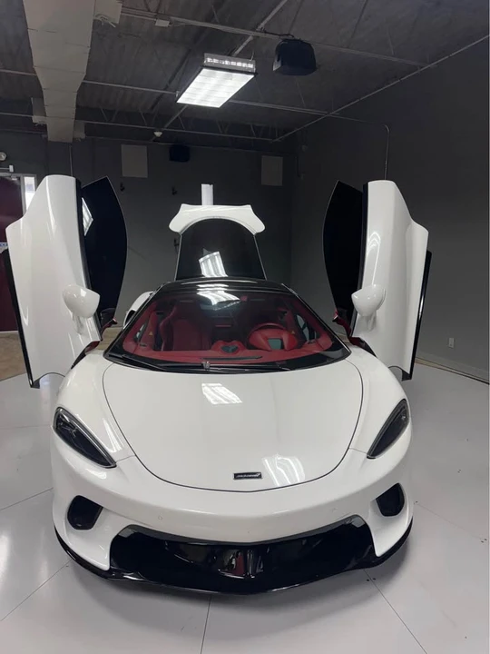 2023 McLaren GT - Image 10 of 15