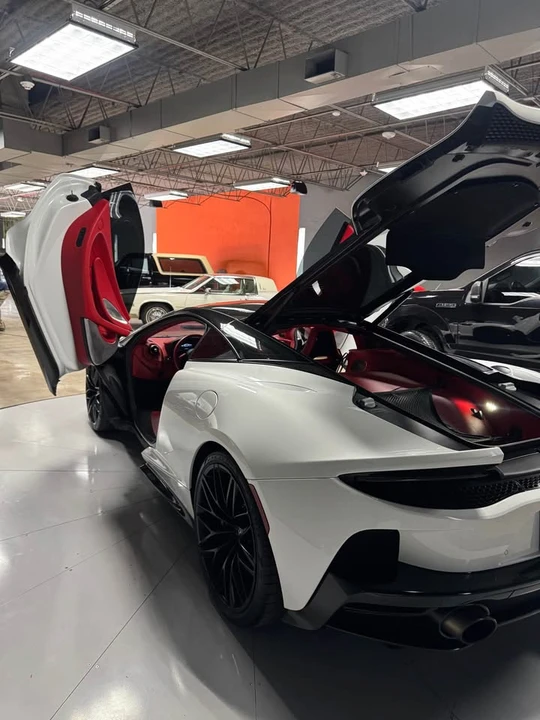 2023 McLaren GT - Image 9 of 15