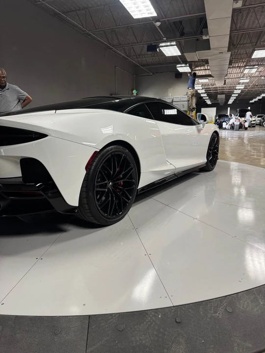 2023 McLaren GT - Image 3 of 15