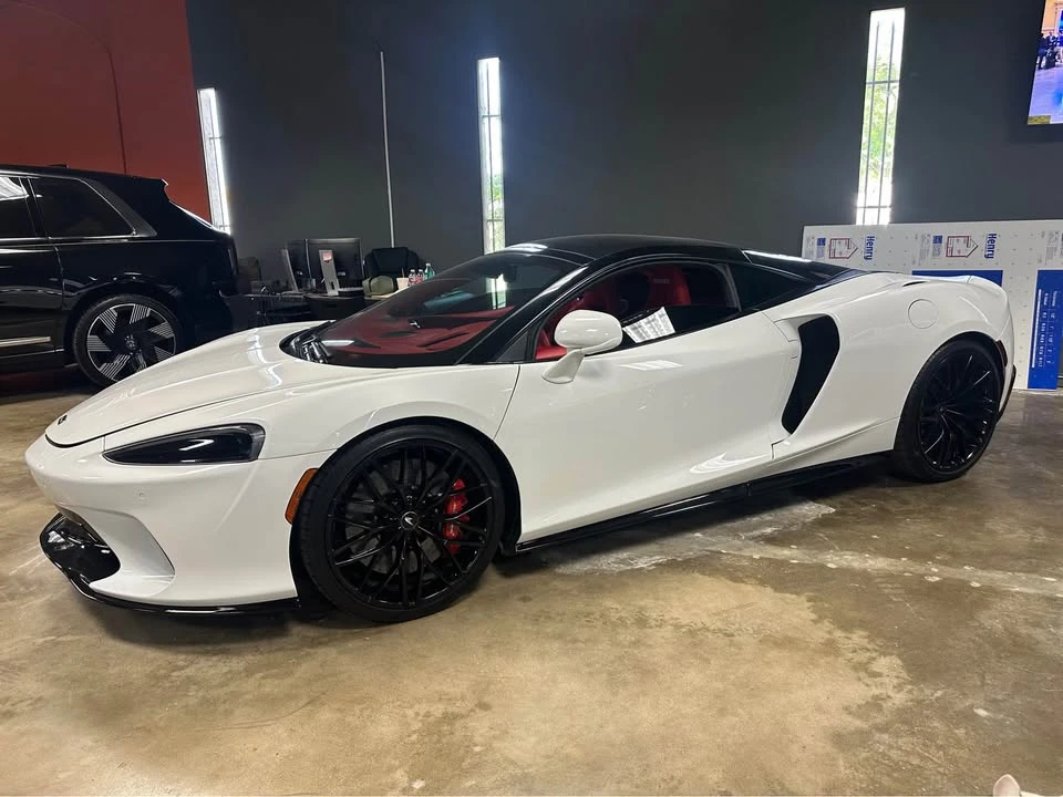2023 McLaren GT - Image 2 of 9