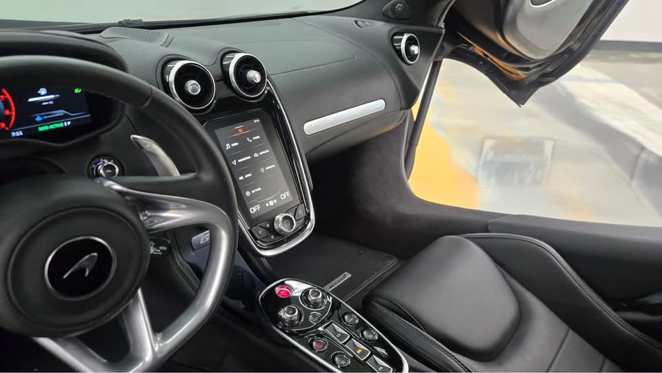 2023 McLaren GT - Image 13 of 20