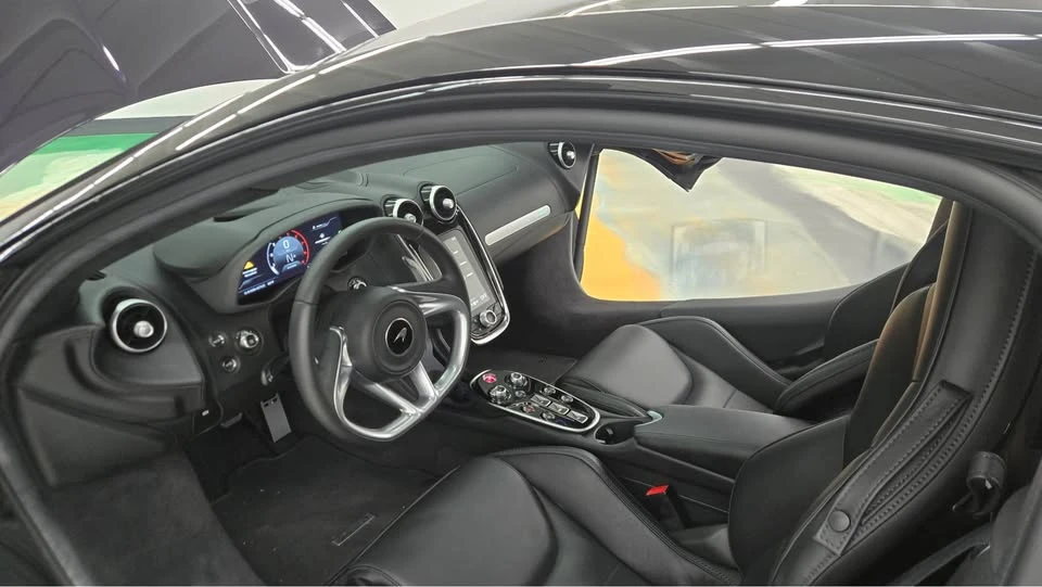 2023 McLaren GT - Image 19 of 20