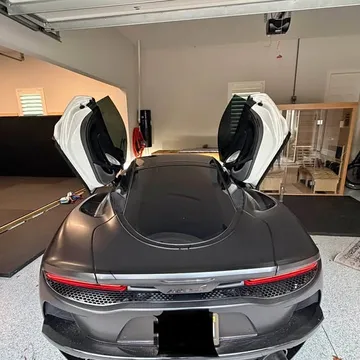 2023 McLaren GT
